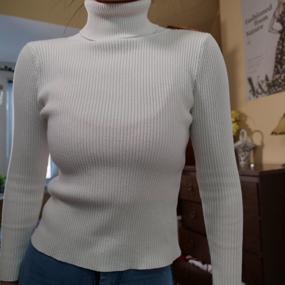 white turtle neck light sweater - Picture 8 of 8